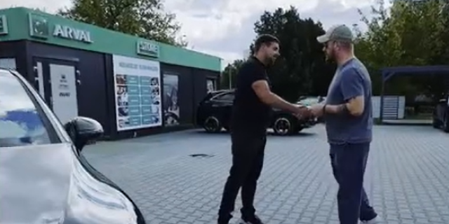 Poznaj opinię Bartosza na temat Arval Flex